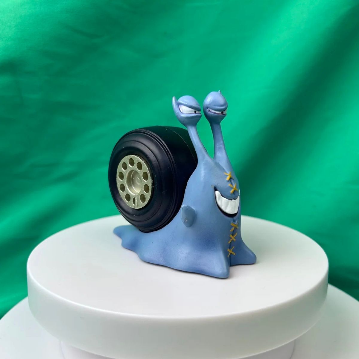 One Piece Transponder Snail Figure - Nakama Lebanon