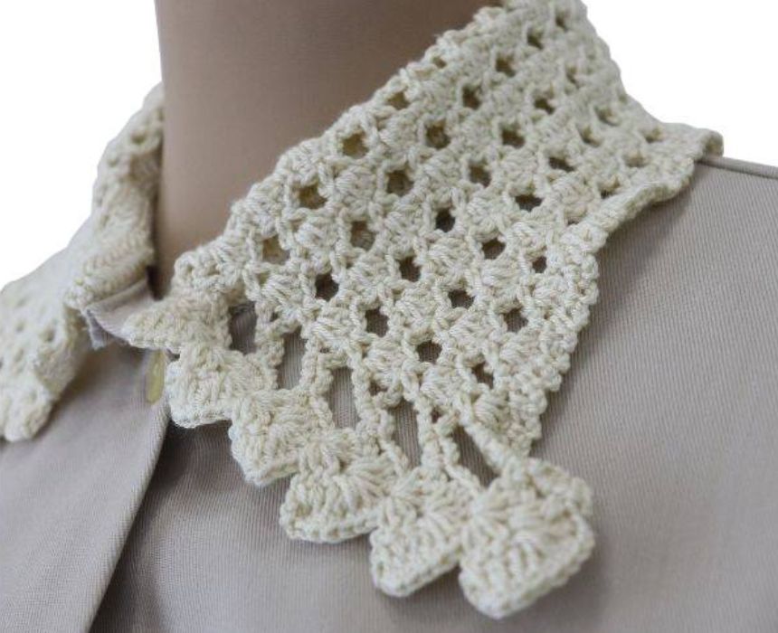Cropped Chic Shirt in Beige