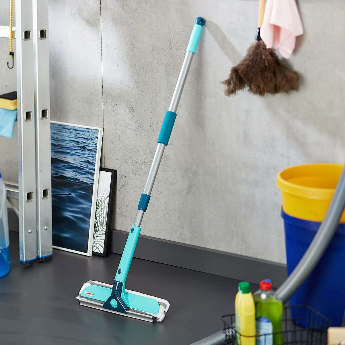 2 in 1 Classic Window Cleaner Cleaning Brush 2 in 1 Classic Window Cleaner 2 in 1 Classic Window Cleaner LEIFHEIT