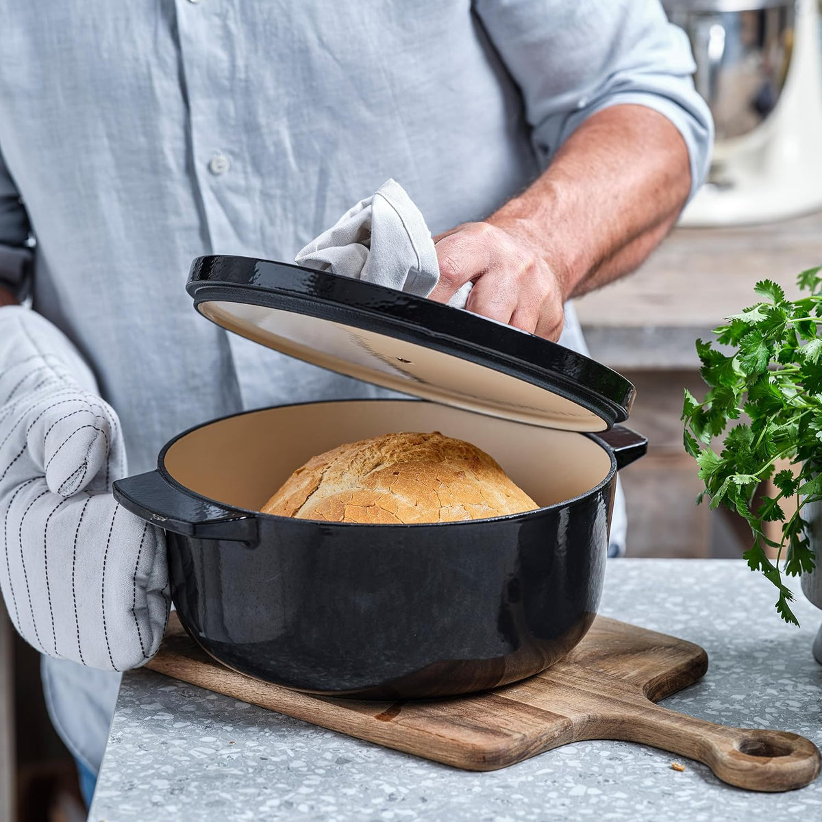 Onyx Black Cast Iron Casserole Cast Iron Onyx Black Cast Iron Casserole Onyx Black Cast Iron Casserole KitchenAid