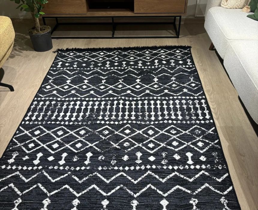 Double Face Rug in Black