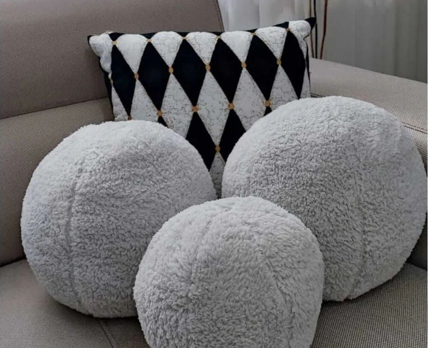 Round Pillows 3 Pcs in Light Grey