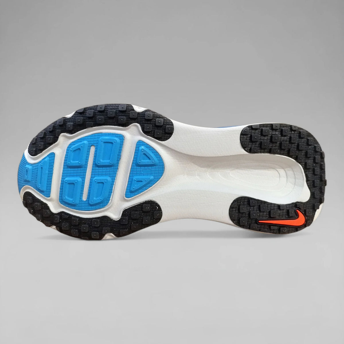 Nike Men Running Shoes Vomero 18