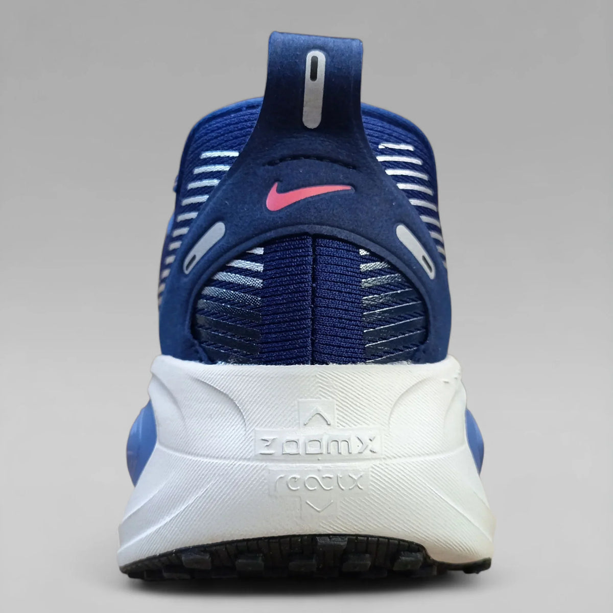 Nike Men Running Shoes Vomero 18