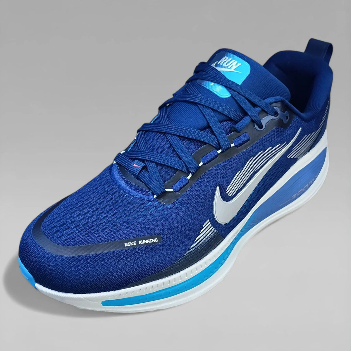 Nike Men Running Shoes Vomero 18