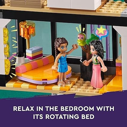 LEGO Andrea's Modern Mansion (42639) by LEGO