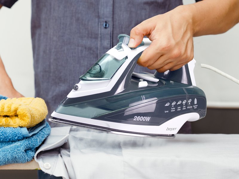 Steam Iron 2600W Ironing Machine Steam Iron 2600W Steam Iron 2600W Beper
