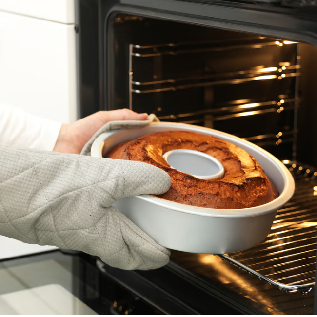 IKEA VARDAGEN Anodised Aluminium Cake Tin Silver