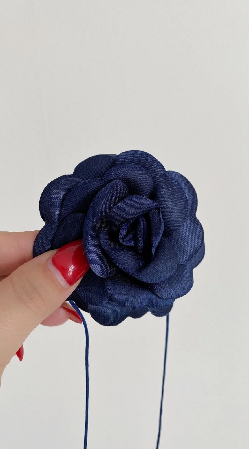 Fashionable Navy Blue Lace-Up Fabric Flower Choker Necklace