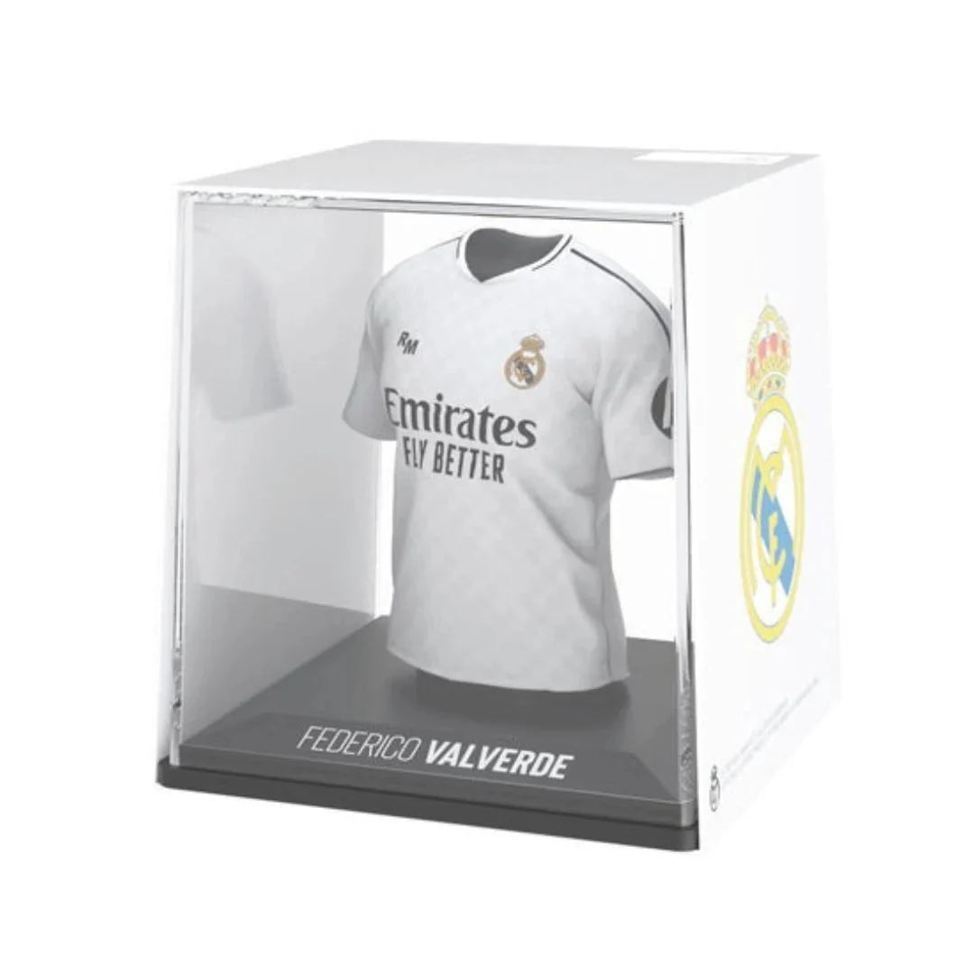 Valverde Real Madrid CF 24/25 Home Action Figures Valverde Real Madrid CF 24/25 Home Valverde Real Madrid CF 24/25 Home Splink