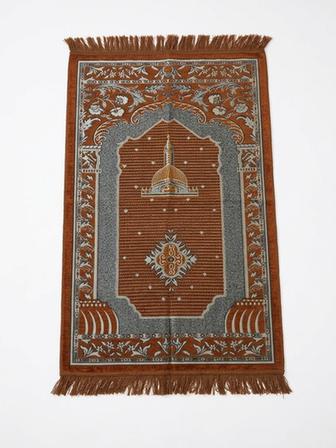 Traditional Velvet Prayer Mat (108 x 68 cm)