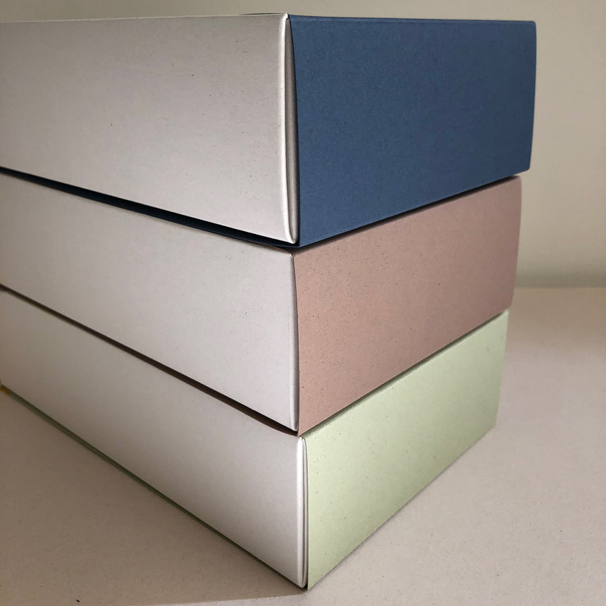 910 Eco-Friendly Paper Box 22 x 14 x 6 cm