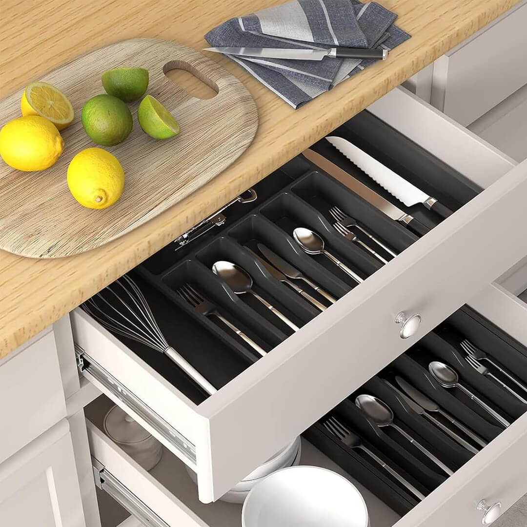 Expandable drawer organizer for utensils or cosmetics