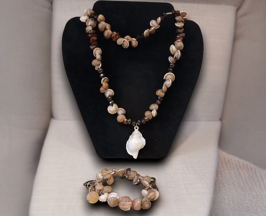 Sea Shell N Necklace And Bracelet Set