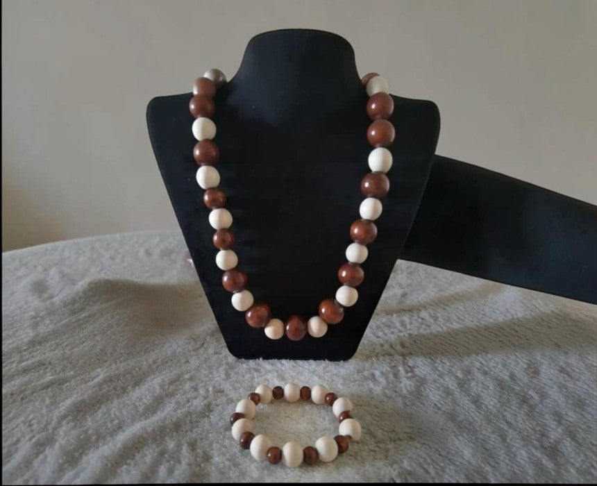 Bronze Pearl Beige Necklace