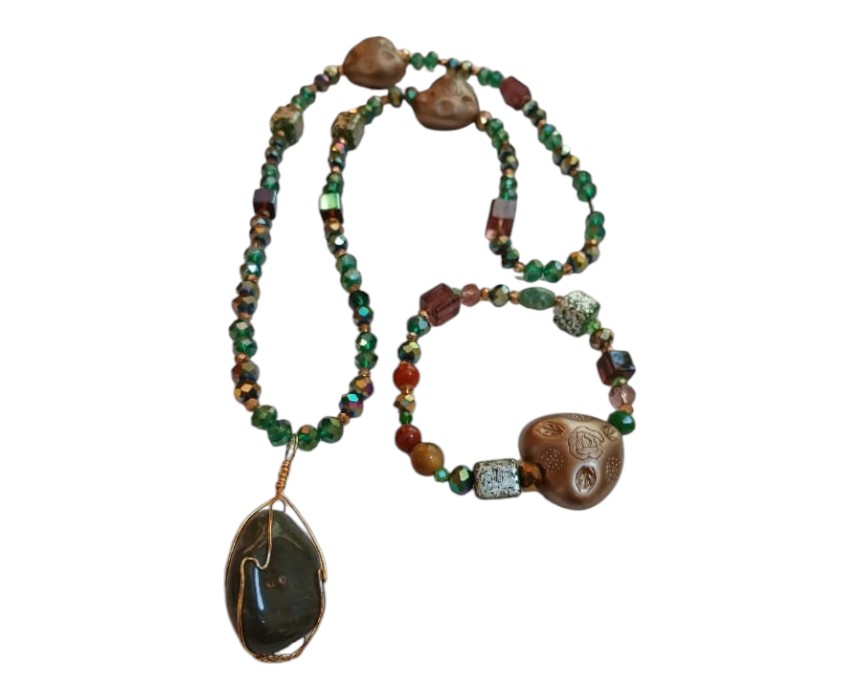 Precious Green Necklace & Bracelet Set