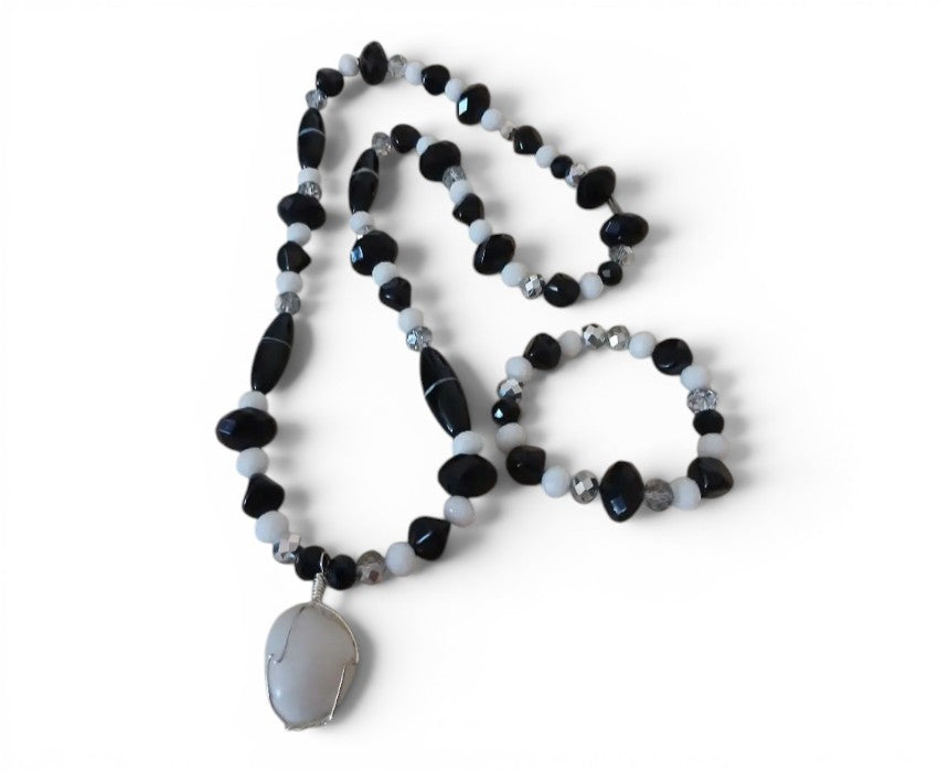 B.W.S. Handmade Necklace Bracelet Set