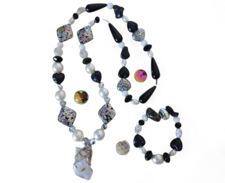 The Black and White Combination Necklace Bracelet Set