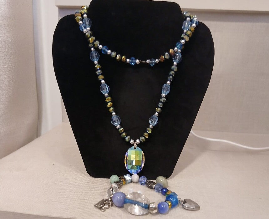Shining O.P. Jewelry Necklace and Bracelet Set