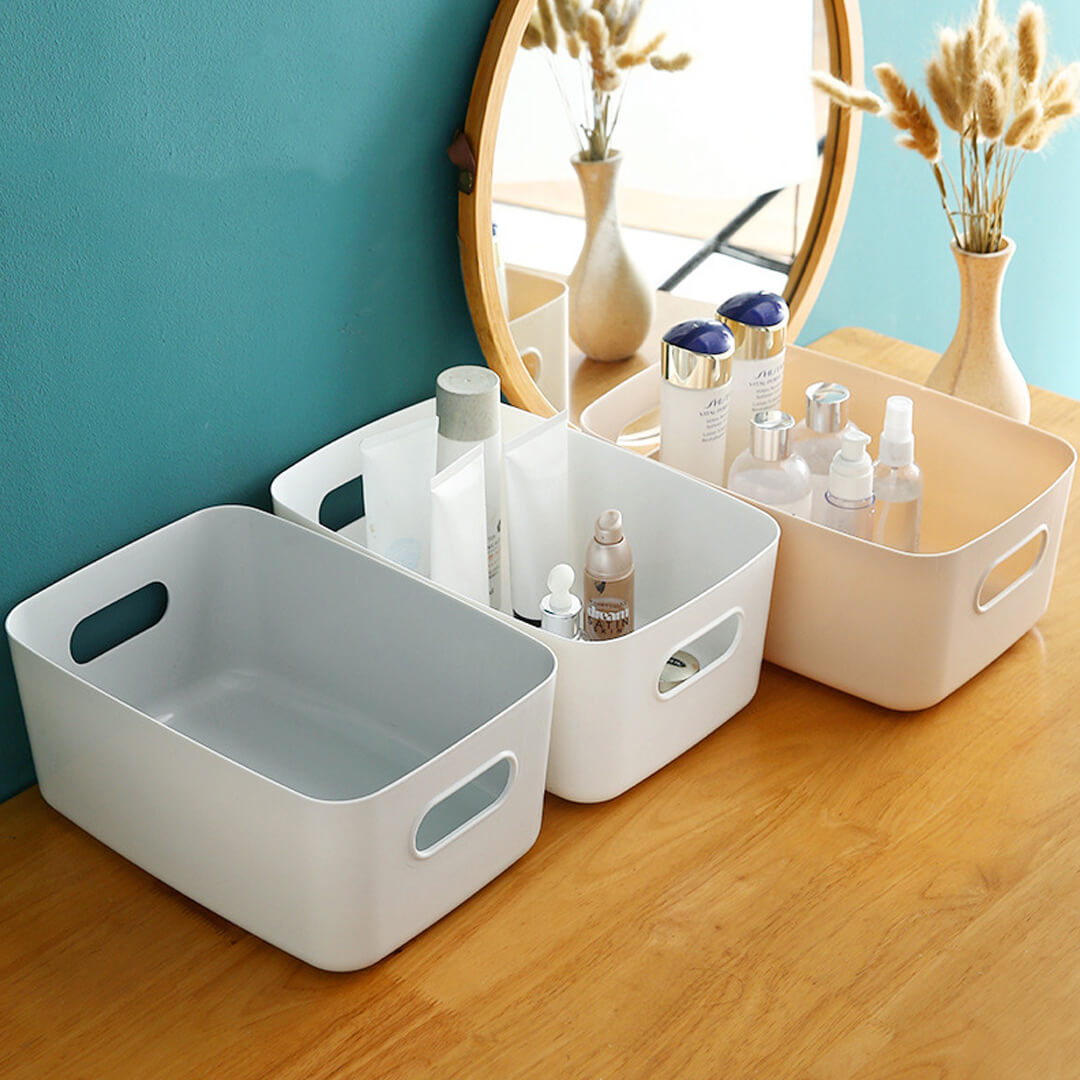 Durable plastic storage bin with carrying handles