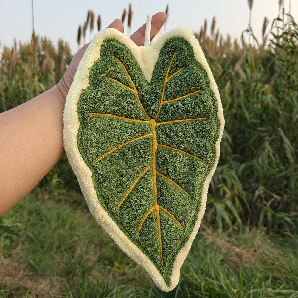 Cute Leaf Microfiber Hanging Hand Towel – 26 × 18 cm