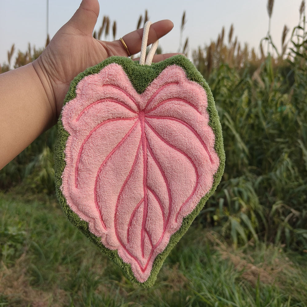 Cute Leaf Microfiber Hanging Hand Towel – 26 × 18 cm