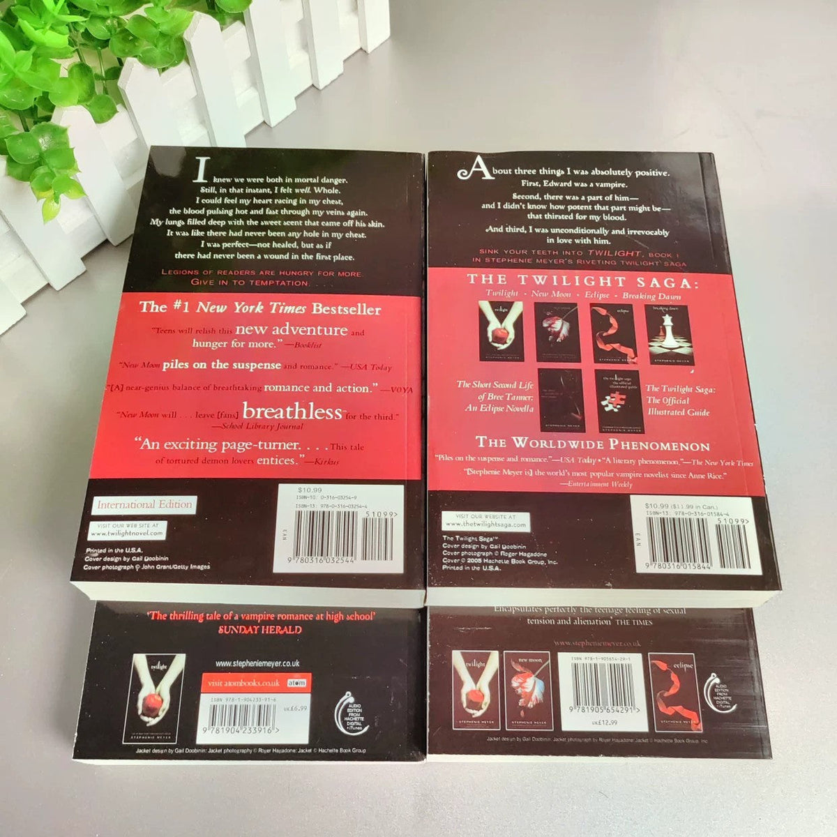 The Twilight Saga Complete Collection Box Set - 4 Books by Stephenie Meyer