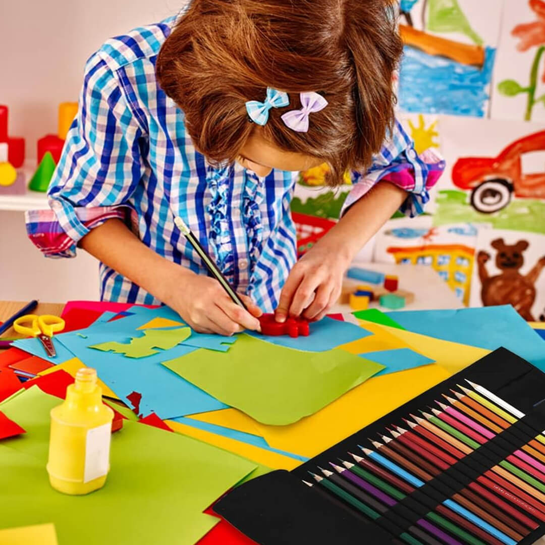 Roll-up pencil case with 24 colored pencils for kids