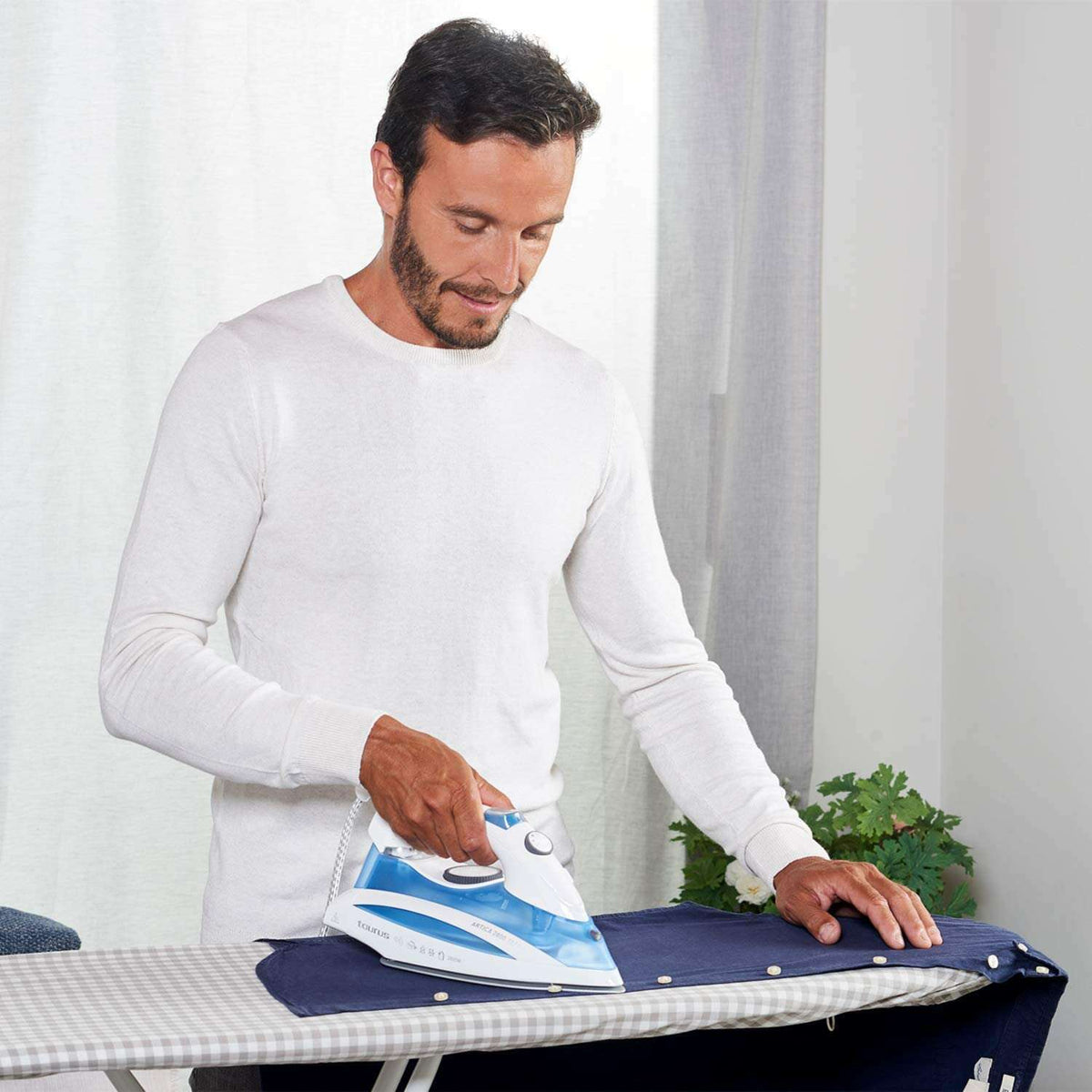 The German Outlet, Taurus, Steam Stroke Iron