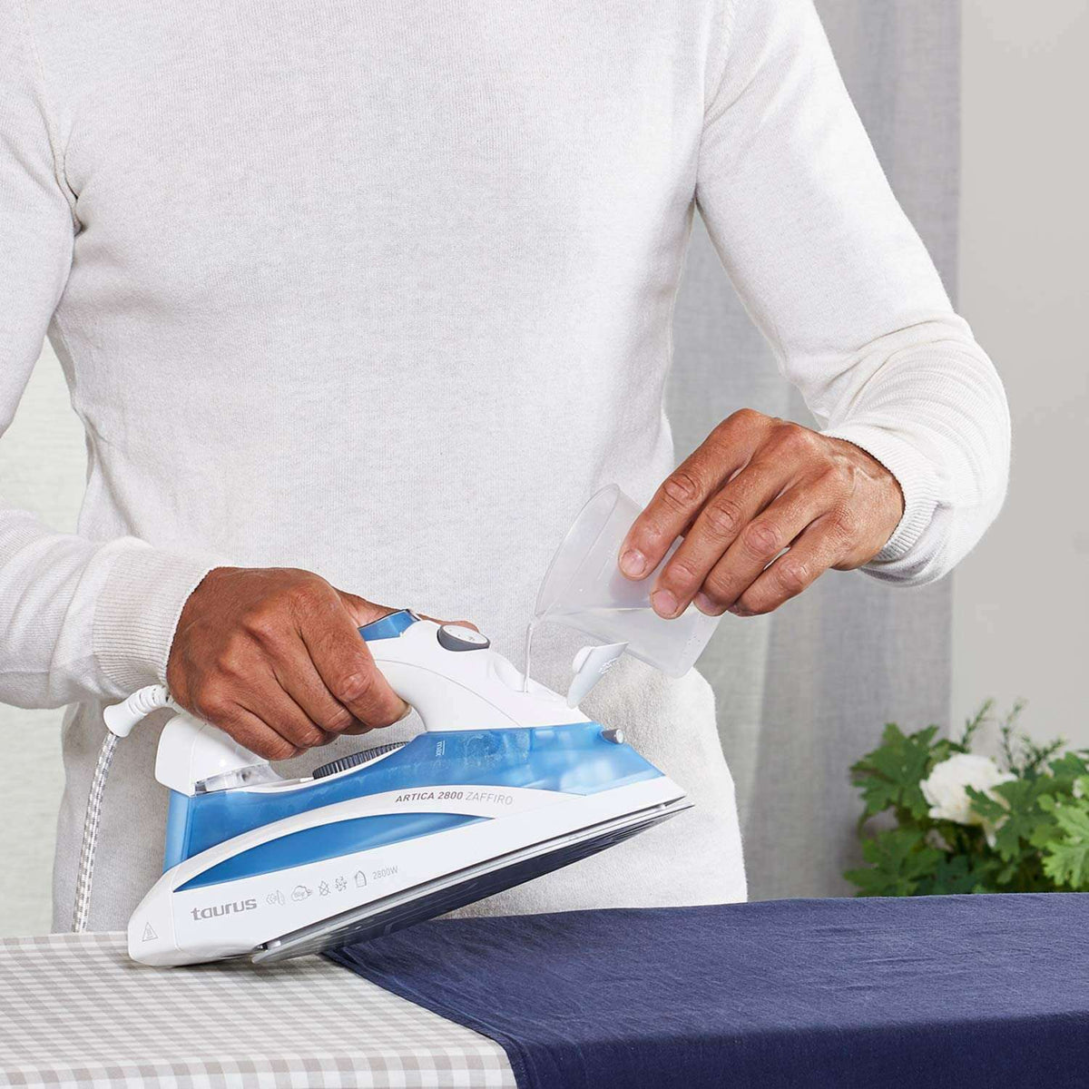 The German Outlet, Taurus, Steam Stroke Iron
