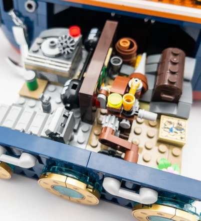Treasure Hunt Steamship Building Bricks Set, 2500 Pieces