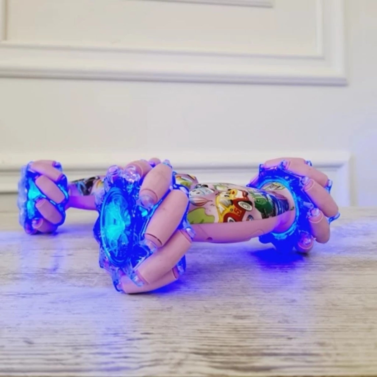 Vehicle Torsion stunt car with blue illuminated LED wheels